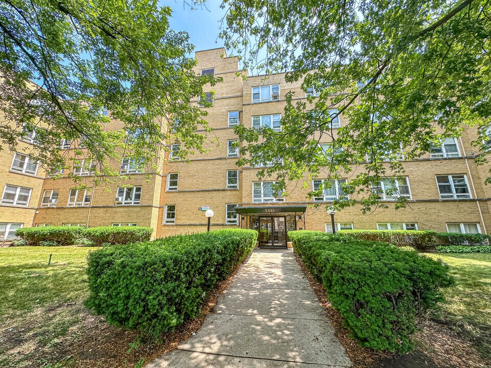 5355 N California Ave in Chicago, IL - Building Photo