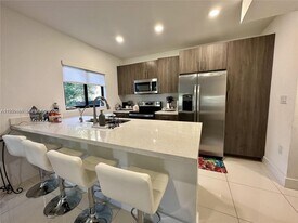 306 NW 11th Ct in Florida City, FL - Building Photo