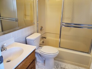 22 Westervelt Pl, Unit 2 in Jersey City, NJ - Building Photo - Building Photo
