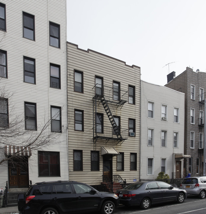 732 Leonard St in Brooklyn, NY - Building Photo