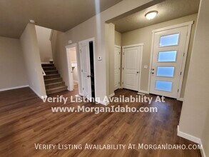360 N Tessa Ln in Meridian, ID - Building Photo - Building Photo