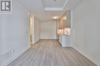 7 Red Squirrel Ln. in Richmond Hill, ON - Building Photo - Building Photo