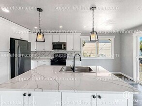 405 Maple Ave NW in Renton, WA - Building Photo - Building Photo
