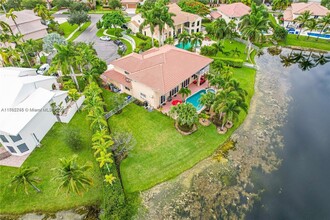 1333 SW 175th Way in Pembroke Pines, FL - Foto de edificio - Building Photo