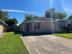 6715 Greenyard Dr in Houston, TX - Building Photo - Building Photo