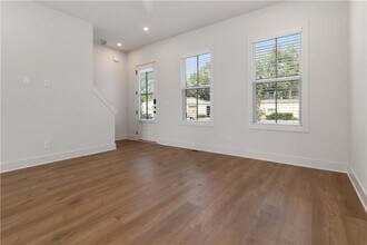 964 Bibbs Circle NW, Unit WL206 in Atlanta, GA - Building Photo - Building Photo