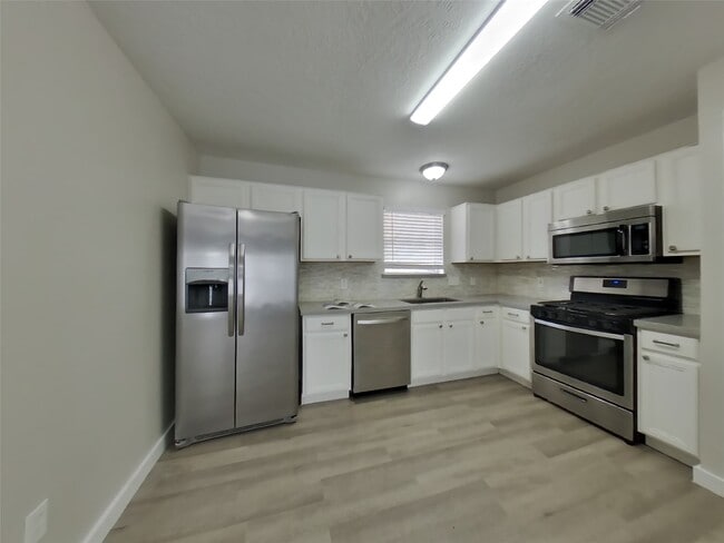1824 Old Creek Dr in Rosenberg, TX - Foto de edificio - Building Photo