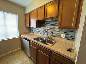 7505 Pitch Pine Cir in Tampa, FL - Building Photo - Building Photo