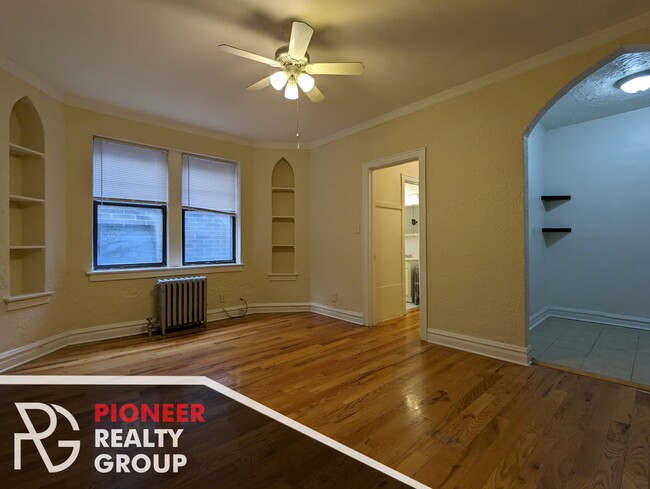 4831 N Damen Ave, Unit 307 in Chicago, IL - Building Photo - Building Photo
