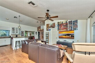 256 Johnnycake Dr in Naples, FL - Building Photo - Building Photo
