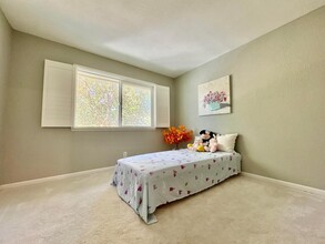 2323 Samaritan Dr, Unit 3 in San Jose, CA - Building Photo - Building Photo