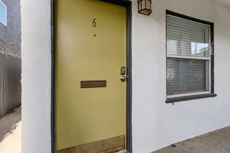 935-937 N Washington Place in Long Beach, CA - Building Photo - Interior Photo