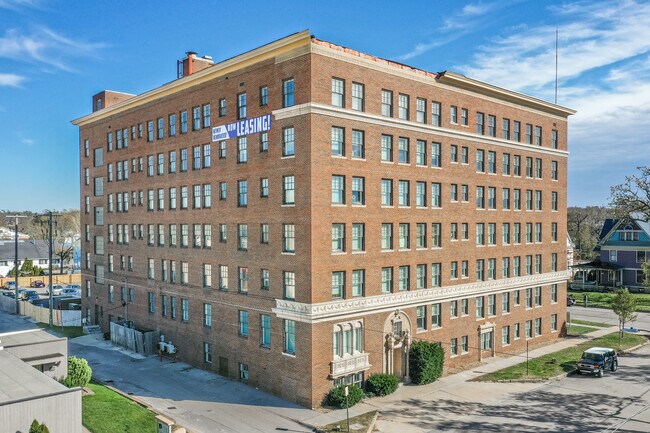 Commonwealth in Cedar Rapids, IA - Foto de edificio - Building Photo