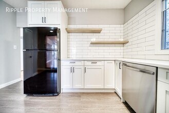 5808 Dalridge Hill NW in Calgary, AB - Building Photo - Building Photo