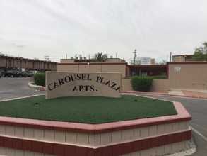 Carousel Plaza Apartments in El Paso, TX - Foto de edificio - Building Photo