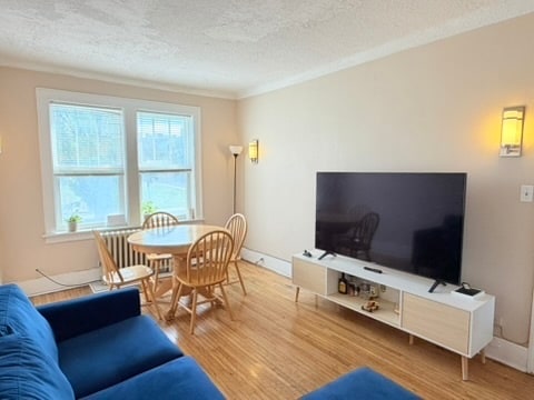524 Pitt St W