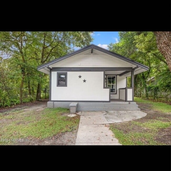 property at 922 Glencarin St