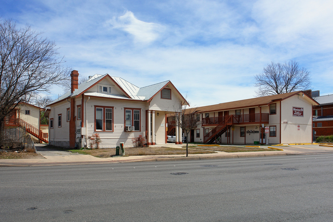 Mission Trails Apartments in San Antonio, TX - Building Photo