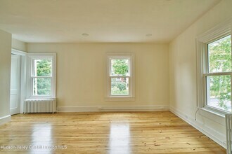 35 Mill Hill Rd in Woodstock, NY - Building Photo - Building Photo