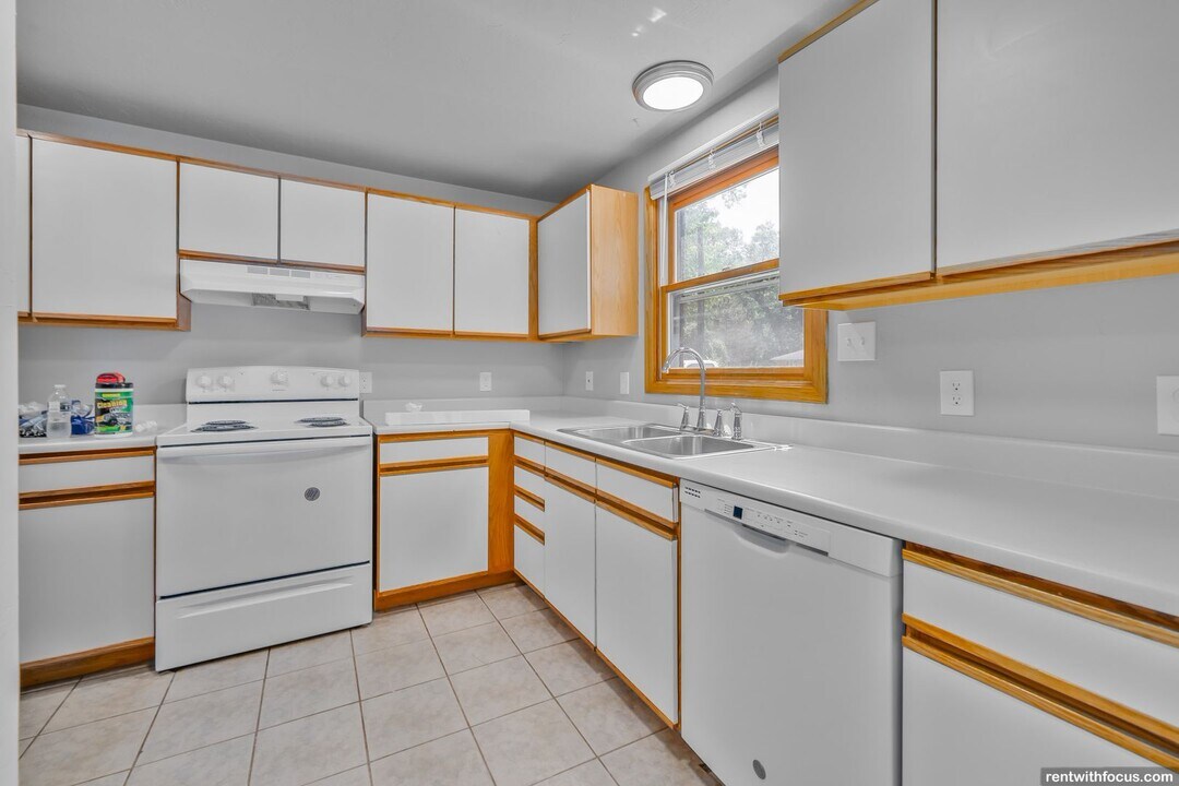2795-2797-2797 St Ann Dr in Green Bay, WI - Building Photo