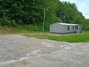 365 Ester Spur Rd in Waynesburg, KY - Building Photo - Building Photo