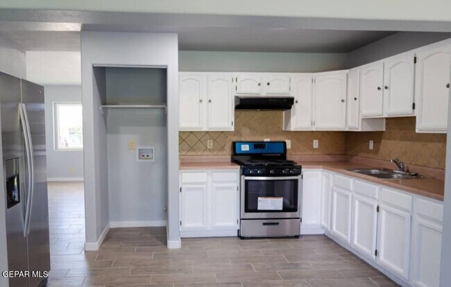 10321 Preston Dr in El Paso, TX - Building Photo - Building Photo