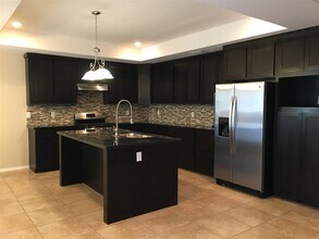 3918 Ivana Ct in Laredo, TX - Building Photo - Building Photo