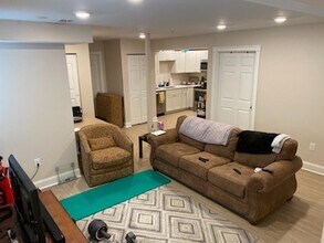 5990 Alder St, Unit B in Pittsburgh, PA - Building Photo - Building Photo