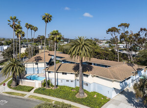 Tradewinds Apartments in Ventura, CA - Building Photo - Building Photo