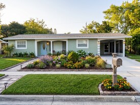 207 Huron Pl in West Palm Beach, FL - Building Photo