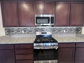 2234 S Oakhurst Ct in Visalia, CA - Building Photo - Building Photo