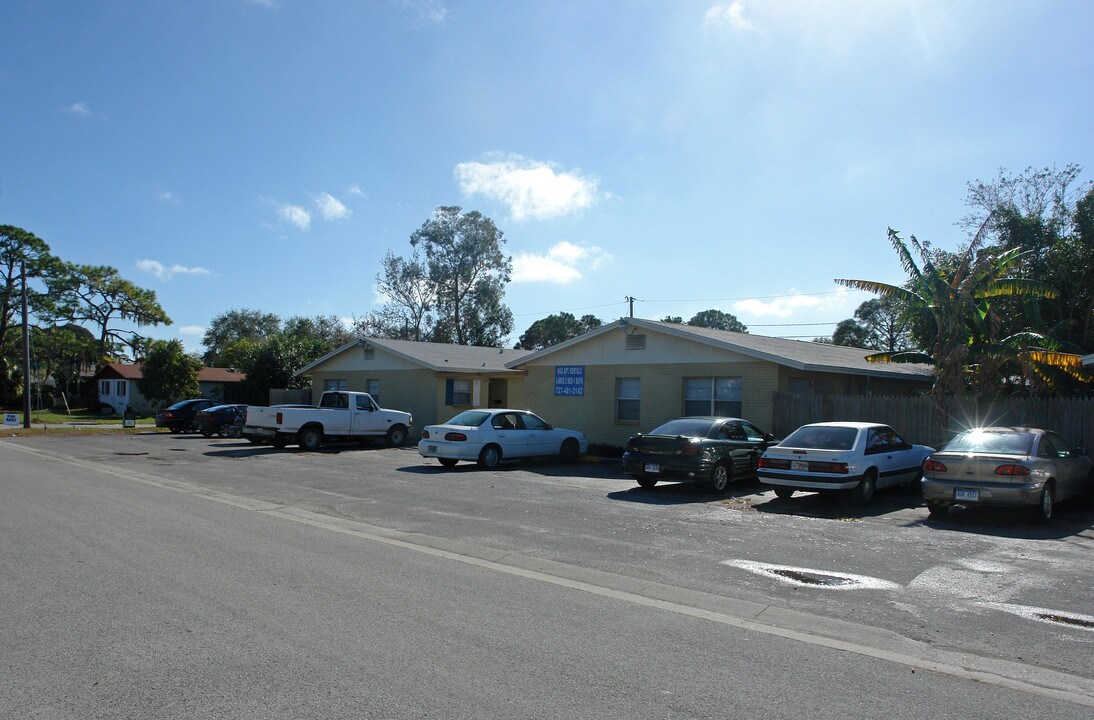 500-520 89th Ave N in St. Petersburg, FL - Building Photo