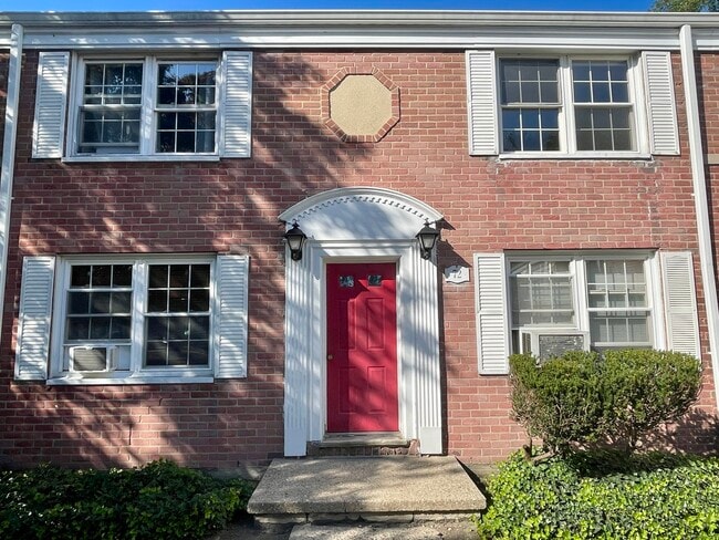 72 Standish Rd in Stamford, CT - Building Photo - Building Photo