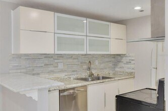 334 48th Ave N in St. Petersburg, FL - Building Photo - Building Photo