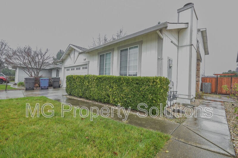 7134 Carillon Ct in Rohnert Park, CA - Building Photo