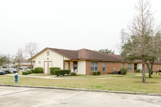 Simmons Gardens in Houston, TX - Building Photo - Building Photo