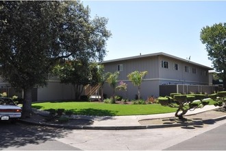 Villa Verde in Sunnyvale, CA - Building Photo - Building Photo