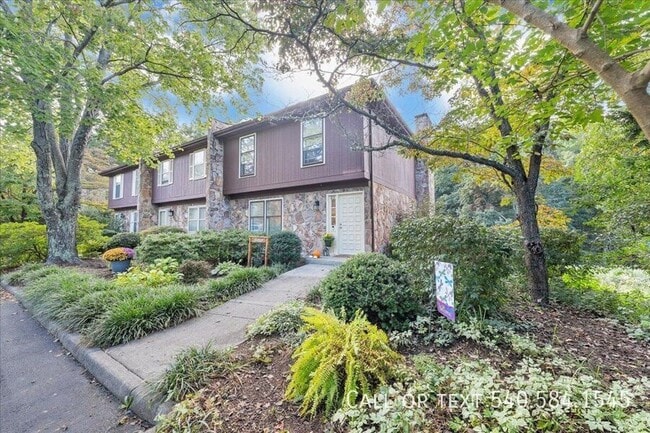 3331 Stonehenge Square