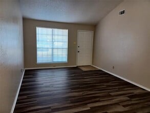 502 Dipert Ct in Arlington, TX - Foto de edificio - Building Photo