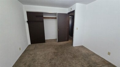 5 Yorkshire Ln in Belleville, IL - Foto de edificio - Building Photo