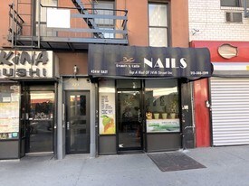 424 E 14th St in New York, NY - Building Photo