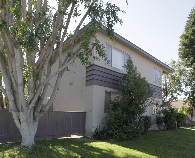 1336 W Valencia Dr in Fullerton, CA - Building Photo - Building Photo