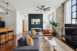 840 St Charles Ave in New Orleans, LA - Building Photo - Building Photo