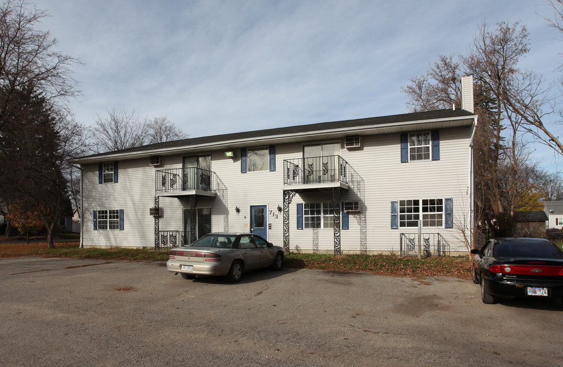 713 Maple St in Grand Ledge, MI - Building Photo