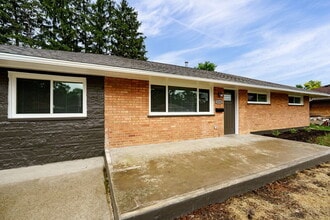 5224 Mystic Dr in Dayton, OH - Building Photo - Building Photo