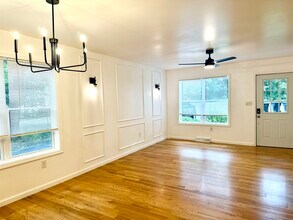 21 Loughberry Rd S in Saratoga Springs, NY - Building Photo - Building Photo