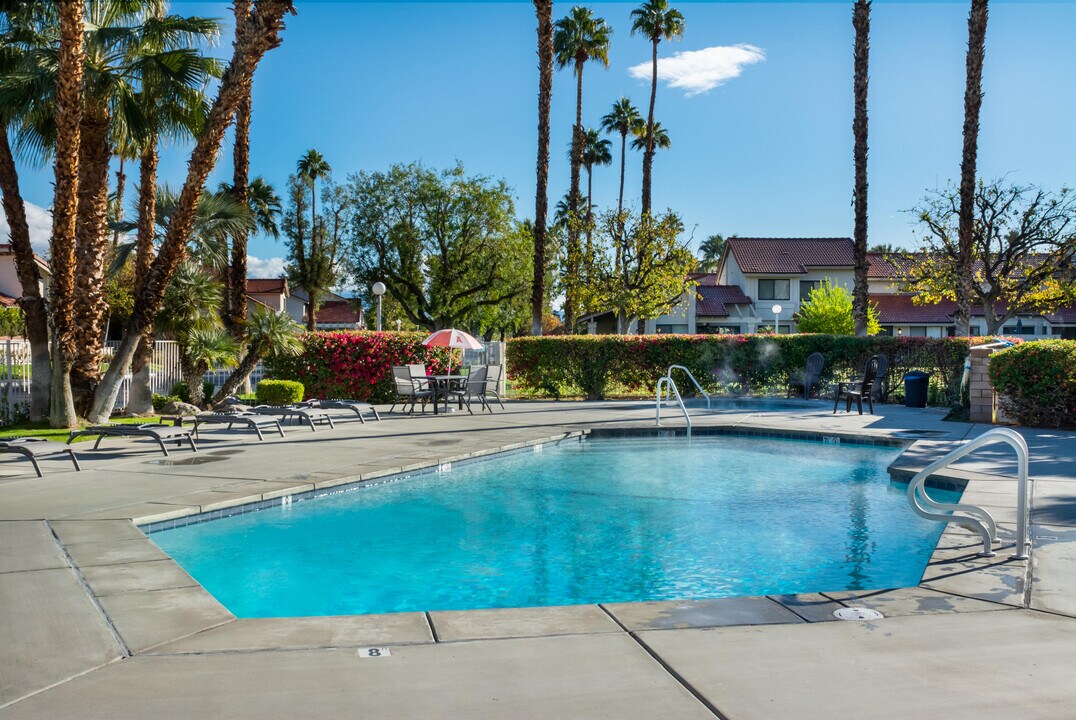 6175 Montecito Dr in Palm Springs, CA - Building Photo
