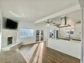 1144 W Balboa Blvd, Unit A in Newport Beach, CA - Building Photo