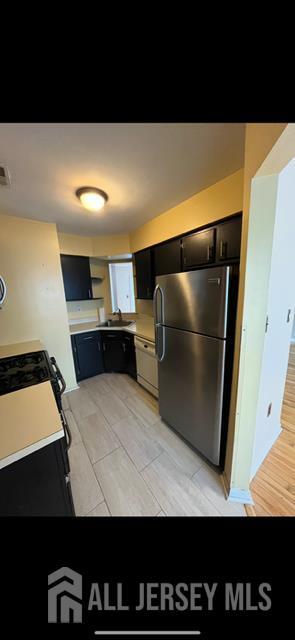 1094 Schmidt Ln in North Brunswick, NJ - Building Photo - Building Photo