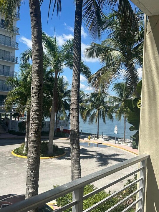 1441 Lincoln Rd in Miami Beach, FL - Foto de edificio